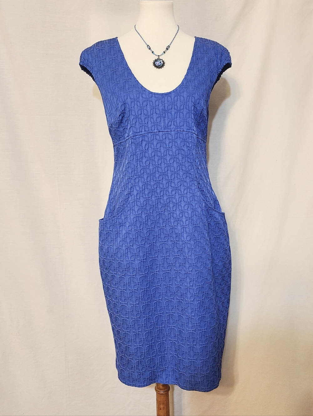 Blue Textured Scoop-Neck Cap Sleeve Sheath Dress